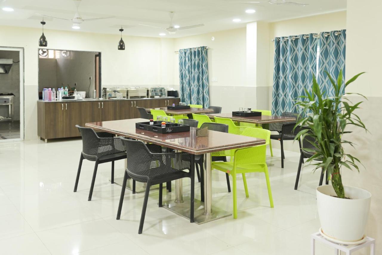 Voila At Nest Hotel Хидерабад Екстериор снимка